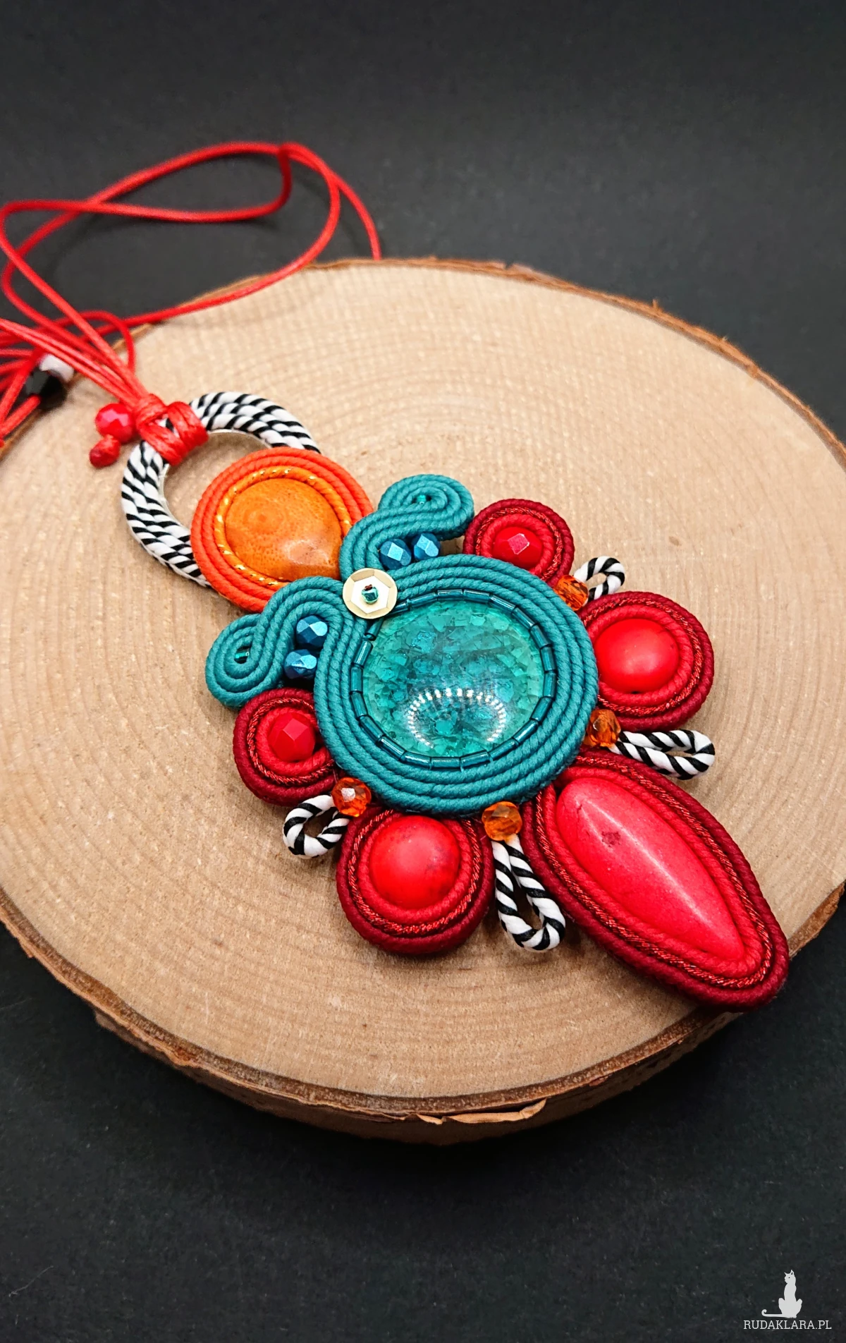 KOLOROWY WISIOR SUTASZ Z CERAMIKĄ